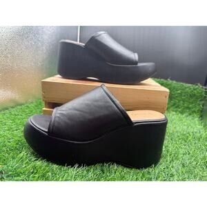 Rouge Helium- Black- Platform Sandals- Size 8.5W